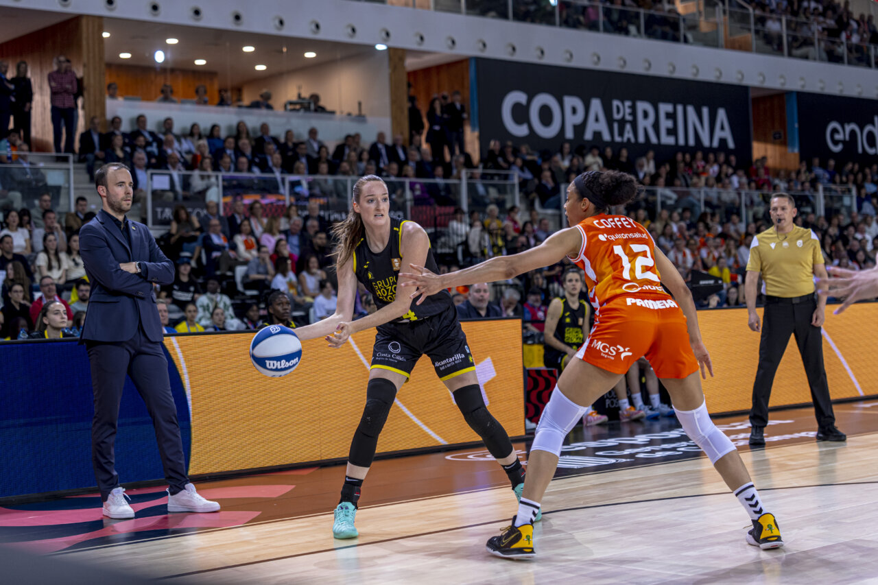 Jugadoras de Valencia Basket compitiendo en la Copa de la Reina 2026