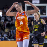 Jugadoras de Valencia Basket celebrando durante la Copa de la Reina 2026