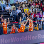 Jugadoras del Valencia Basket femenino celebran su victoria en la Copa de la Reina 2026.