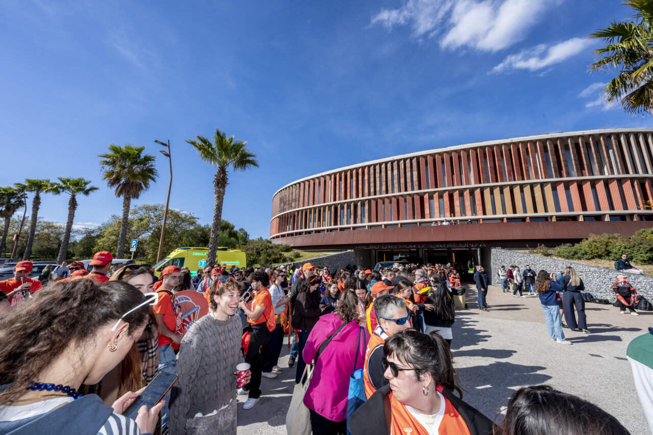 Aficionados del Valencia Basket celebrando la victoria en la Copa de la Reina 2026.