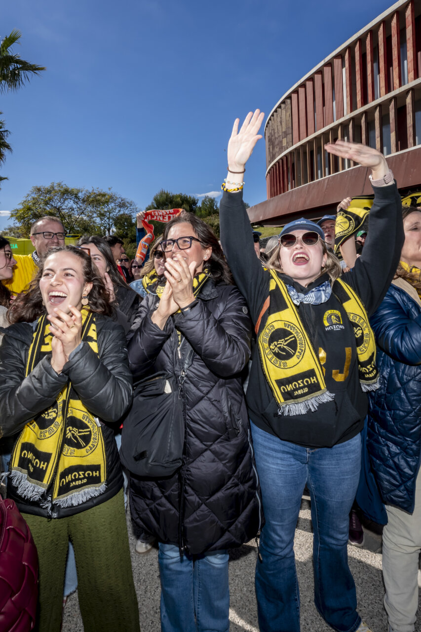 Aficionados del Valencia Basket celebran la victoria en la Copa de la Reina 2026
