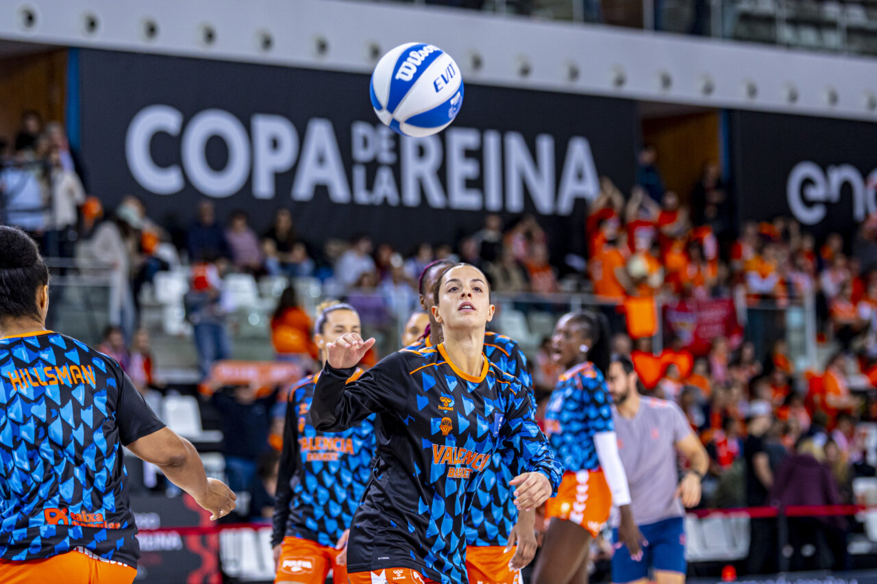 Jugadoras del Valencia Basket femenino celebrando en la Copa de la Reina 2026