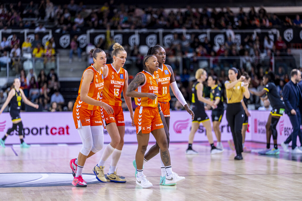 Jugadoras del Valencia Basket femenino celebrando en la Copa de la Reina 2026