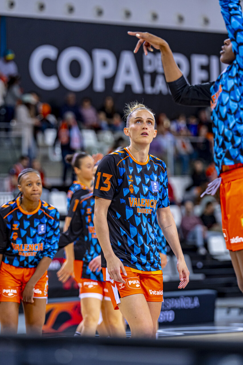 Jugadoras del Valencia Basket celebrando la victoria en la Copa de la Reina 2026