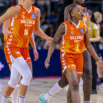 Jugadoras del Valencia Basket celebrando su victoria en la Copa de la Reina 2026