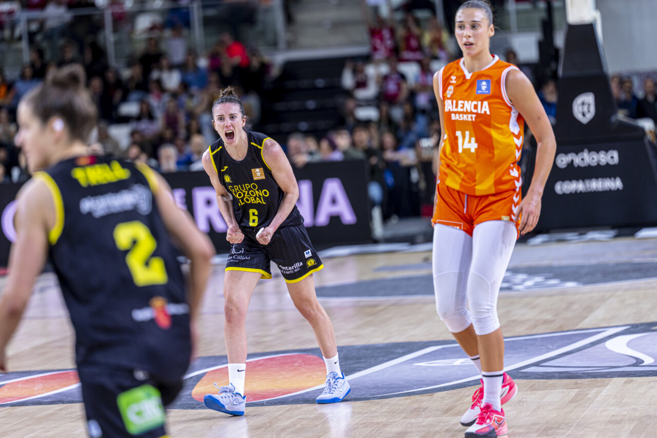Jugadoras de Valencia Basket celebrando en la Copa de la Reina 2026