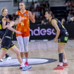 Jugadoras de Valencia Basket celebrando en la Copa de la Reina 2026