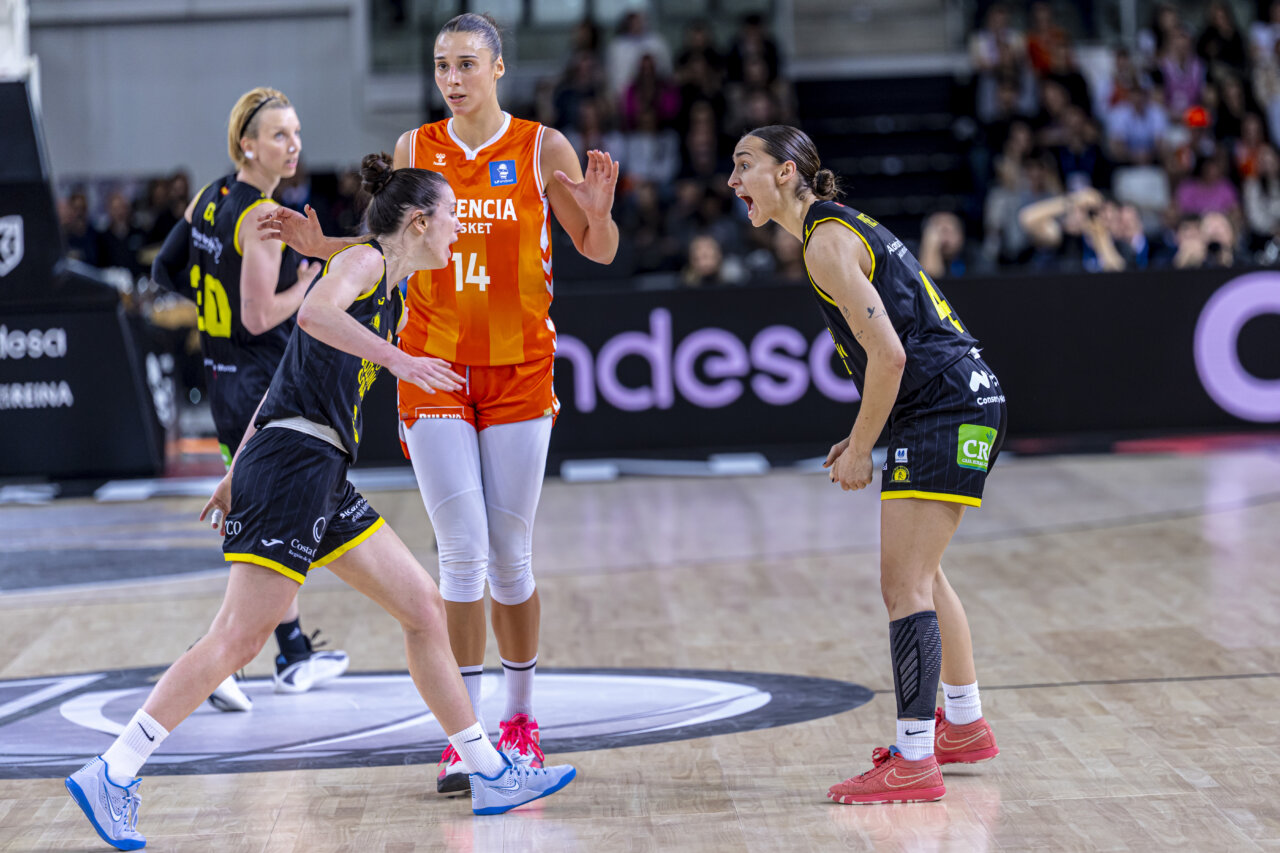 Jugadoras de Valencia Basket celebrando en la Copa de la Reina 2026