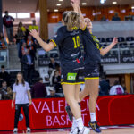 Jugadoras del Valencia Basket femenino celebrando su victoria en la Copa de la Reina 2026.