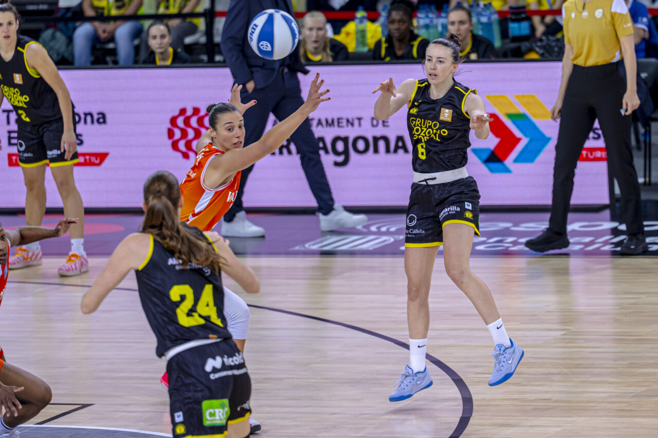 Jugadoras de Valencia Basket en acción durante la Copa de la Reina 2026