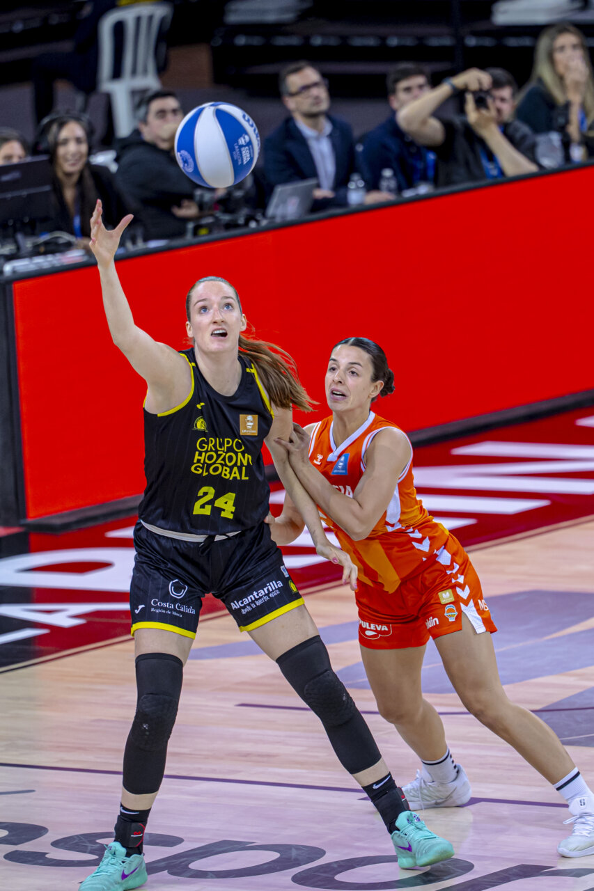 Jugadoras de baloncesto compitiendo en la Copa de la Reina 2026