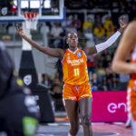 Jugadora de Valencia Basket celebra durante la Copa de la Reina 2026