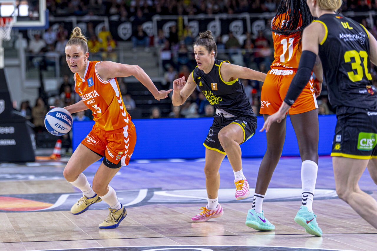 Jugadoras del Valencia Basket en la final de la Copa de la Reina 2026
