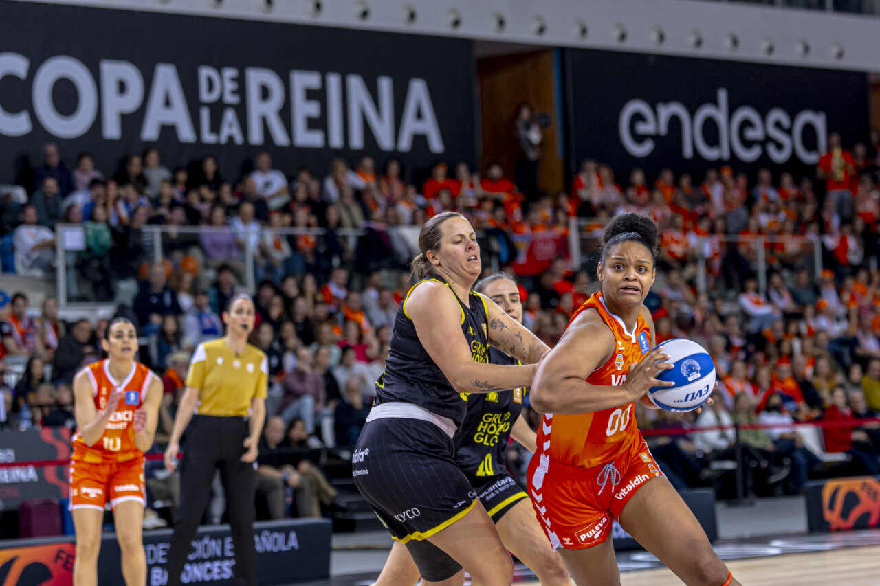 Jugadoras de Valencia Basket en acción durante la Copa de la Reina 2026.