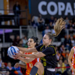 Jugadoras de baloncesto en acción durante la Copa de la Reina 2026