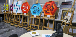 Reproducciones no autorizadas de obras de Yturralde y Chillida en exhibición.