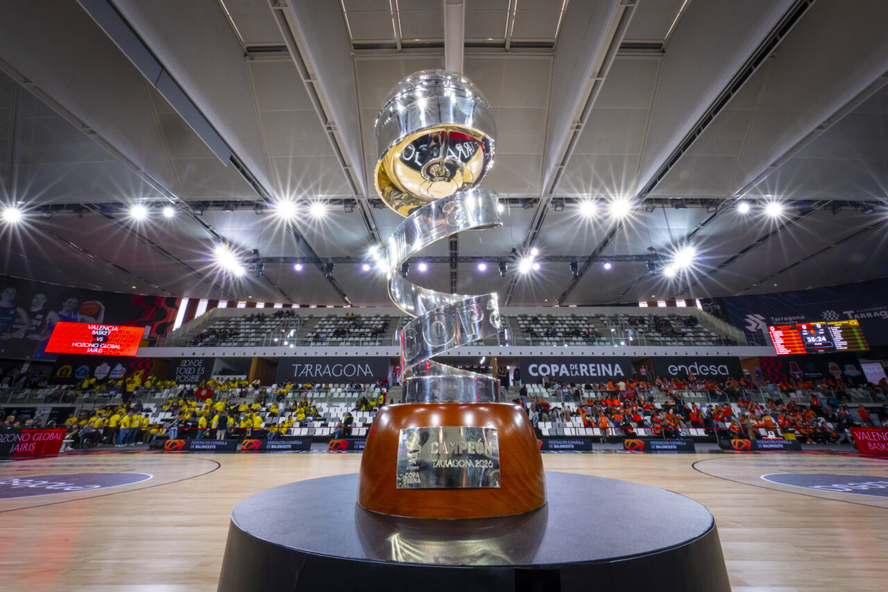 Trofeo de la Copa de la Reina 2026 en el estadio de Tarragona