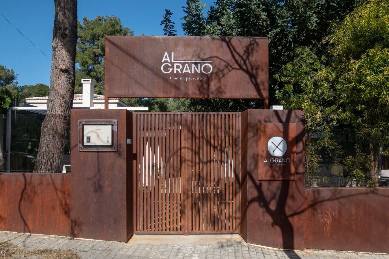 Fachada del restaurante Al Grano en La Canyada, Paterna