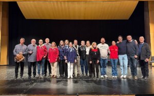Participantes en las tradicionales albades de Alaquàs en el Auditori Nou