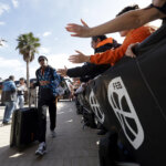 Jugadora del Valencia Basket femenino llegando a la celebración de la Copa de la Reina 2026.