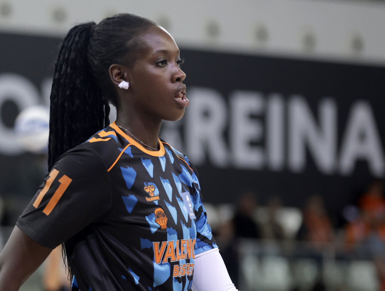 Jugadora del Valencia Basket femenino durante la celebración de la Copa de la Reina 2026.