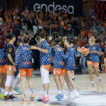 Jugadoras del Valencia Basket femenino celebran su victoria en la Copa de la Reina 2026.