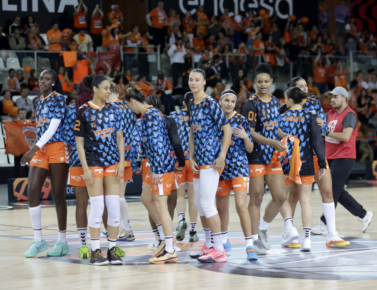 Jugadoras del Valencia Basket femenino celebrando su victoria en la Copa de la Reina 2026.