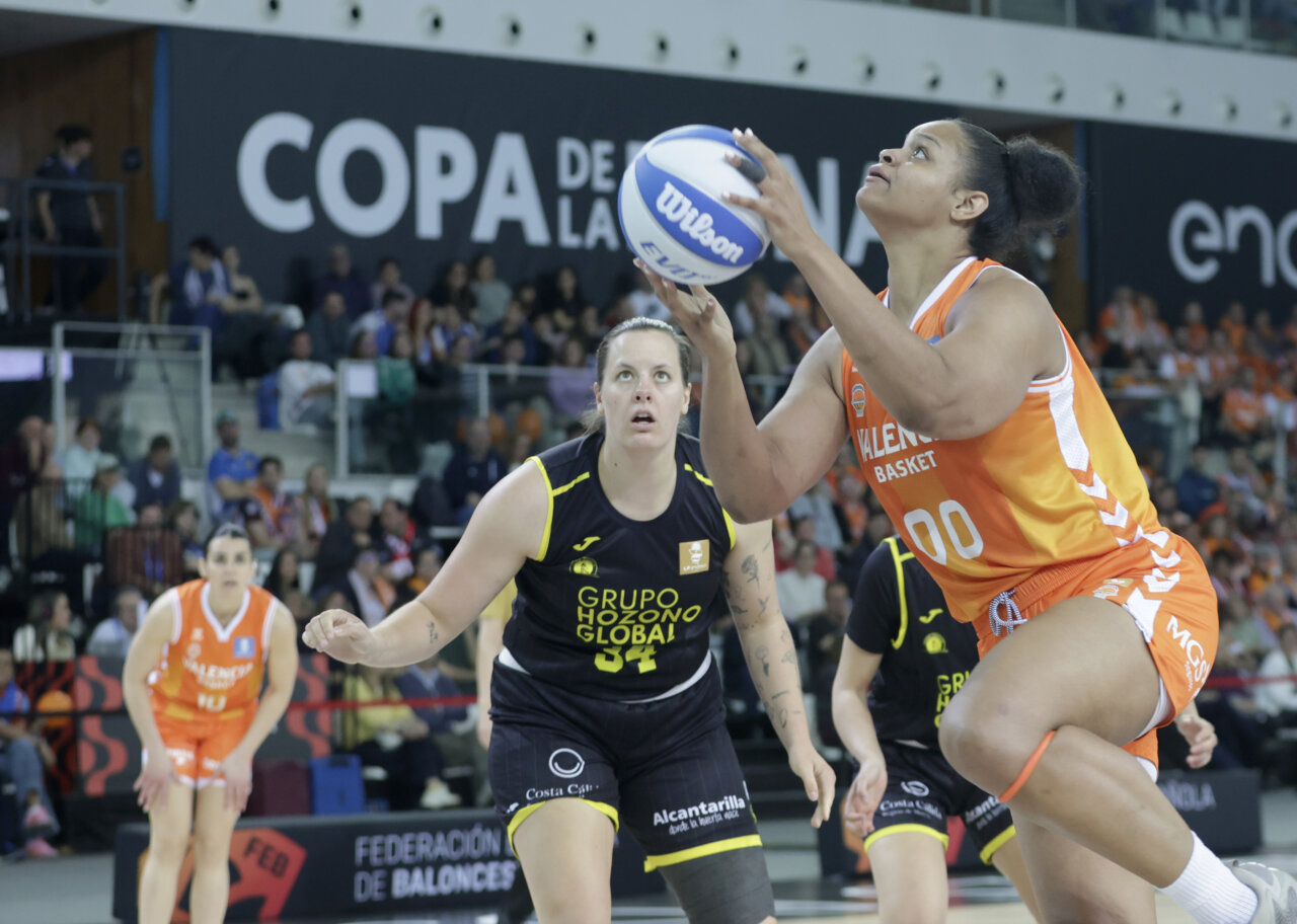 Jugadoras de Valencia Basket compiten en la Copa de la Reina 2026.