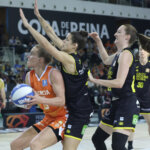 Jugadoras de Valencia Basket en acción durante la Copa de la Reina 2026.
