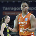 Jugadora de Valencia Basket en acción durante la Copa de la Reina 2026