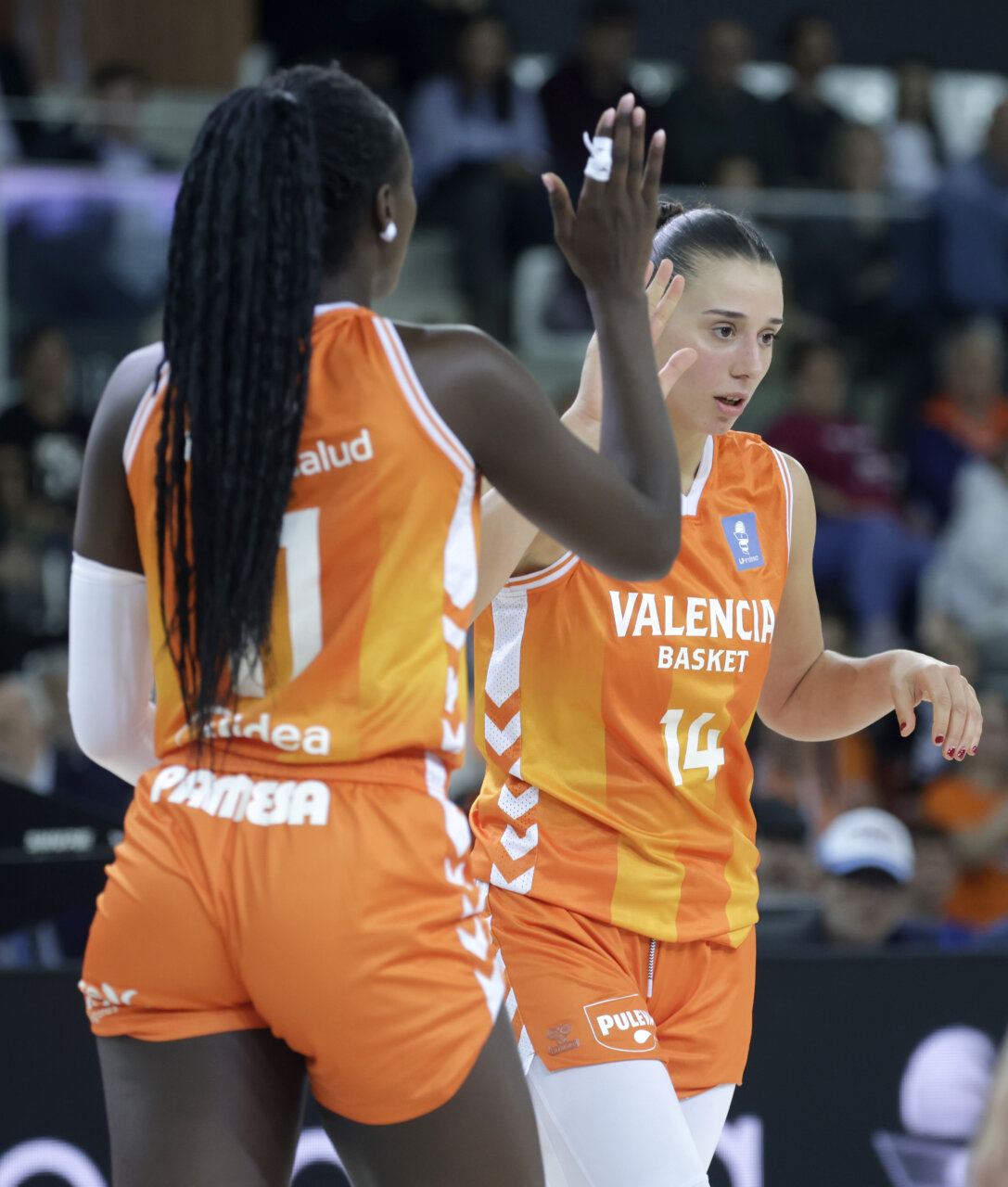 Jugadoras del Valencia Basket celebrando en la Copa de la Reina 2026