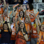 Aficionados animando al Valencia Basket femenino en la Copa de la Reina 2026