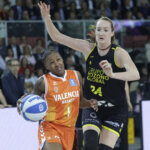 Jugadoras de Valencia Basket en acción durante la Copa de la Reina 2026