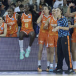 Jugadoras del Valencia Basket celebrando su victoria en la Copa de la Reina 2026