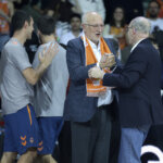 Celebración del Valencia Basket femenino tras ganar la Copa de la Reina 2026