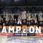 Equipo de Valencia Basket femenino celebrando su victoria en la Copa de la Reina 2026