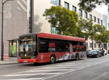 Autobús municipal de Paterna, 100% eléctrico y moderno en la calle.