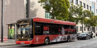 Autobús municipal de Paterna, 100% eléctrico y moderno en la calle.