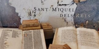 La Biblioteca Valenciana adquiere la colección bibliográfica de Rafael Solaz con 5.800 obras desde el siglo XV Libros antiguos de la colección Rafael Solaz en la Biblioteca Valenciana