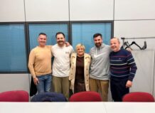 'Burjassot entre el pa' empieza a calentar los fogones con el inicio de las inscripciones de bares y restaurantes Reunión de representantes de bares y restaurantes en Burjassot