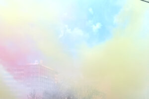 Espectáculo pirotécnico en la plaza del Ayuntamiento de València durante la mascletà.