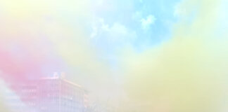 Espectáculo pirotécnico en la plaza del Ayuntamiento de València durante la mascletà.