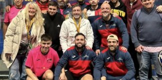 El Club de Pádel Sport de Manises celebra su histórico triplete en competiciones de pádel amateur.