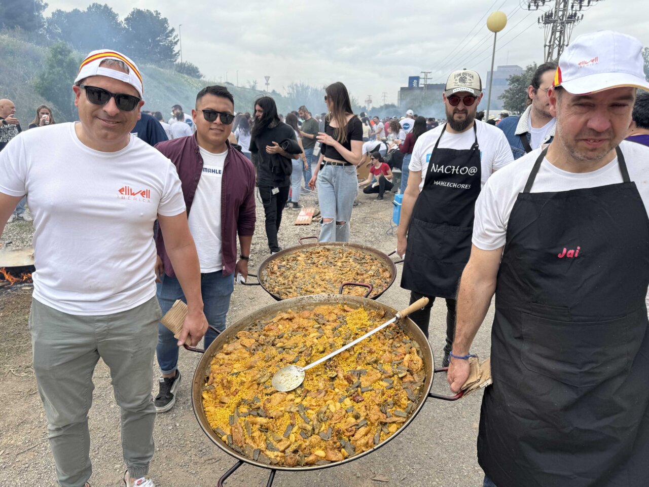 La XI edición del concurso de paellas reunió a miles de participantes en Paterna.