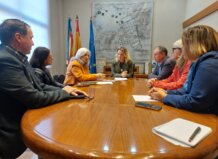 Dos colegios de Xirivella incorporarán energía solar gracias a un convenio con Fundación Naturgy Reunión sobre energía solar en Xirivella con representantes de Naturgy