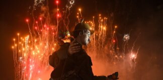 La cremà de las Fallas 2026 iluminó la plaza del Ayuntamiento de Valencia con un espectáculo pirotécnico impresionante.