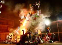 Balance positivo de las Fallas de Paiporta con miles de asistentes y un dispositivo especial de seguridad sin incidencias Cremà de monumentos en las Fallas de Paiporta 2026 con figuras ardiendo