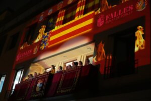 La alcaldesa y falleras mayores en la Crida de las Fallas 2026