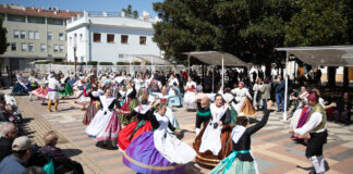 Más de 50 parejas de bailarines participaron en la XIV edición de la Dansà de l’arrós al forn.