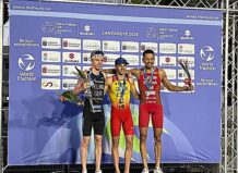 David Cantero en el podio tras ganar la Copa del Mundo de Triatlón en Lanzarote.